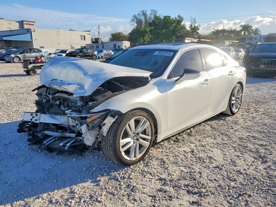 2024 LEXUS IS 300 — VIN JTHCA1D25R5132388