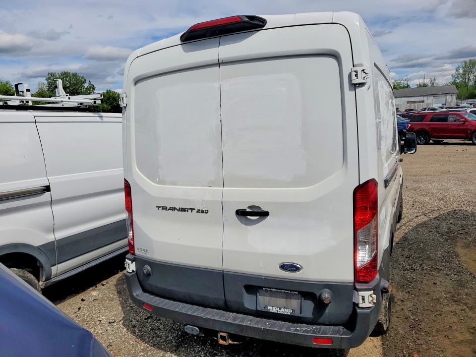 1FTYR2CM3KKA28207