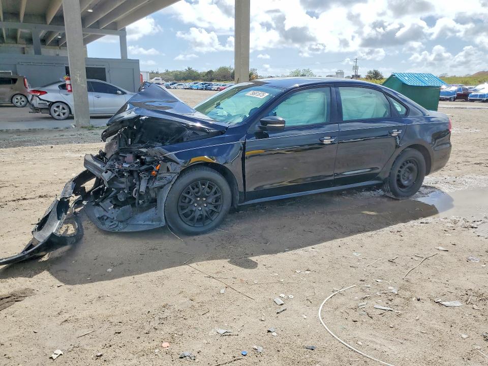 2015 VOLKSWAGEN PASSAT — VIN 1VWAT7A35FC079683