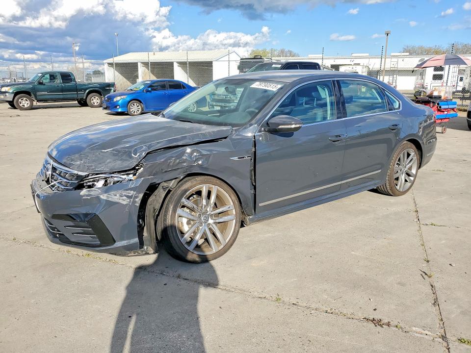 2017 VOLKSWAGEN PASSAT — VIN 1VWDT7A31HC042050