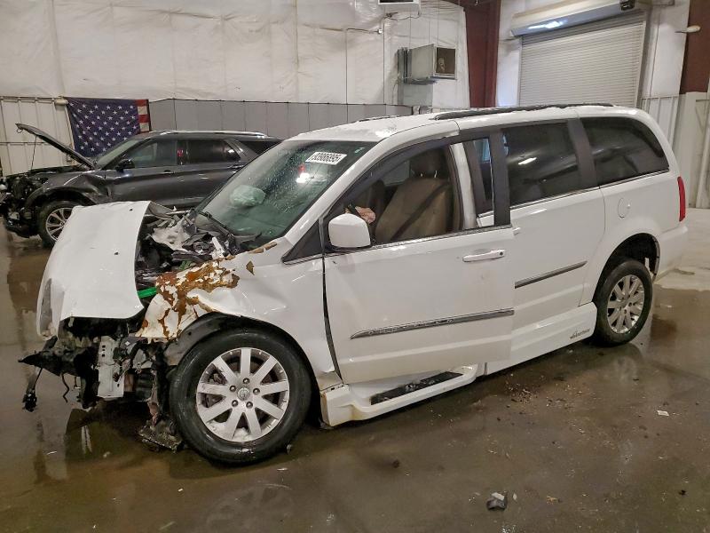 2015 CHRYSLER TOWN & COU — VIN 2C4RC1BG5FR730404