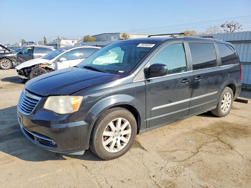2013 CHRYSLER TOWN & COU — VIN 2C4RC1BG8DR690400