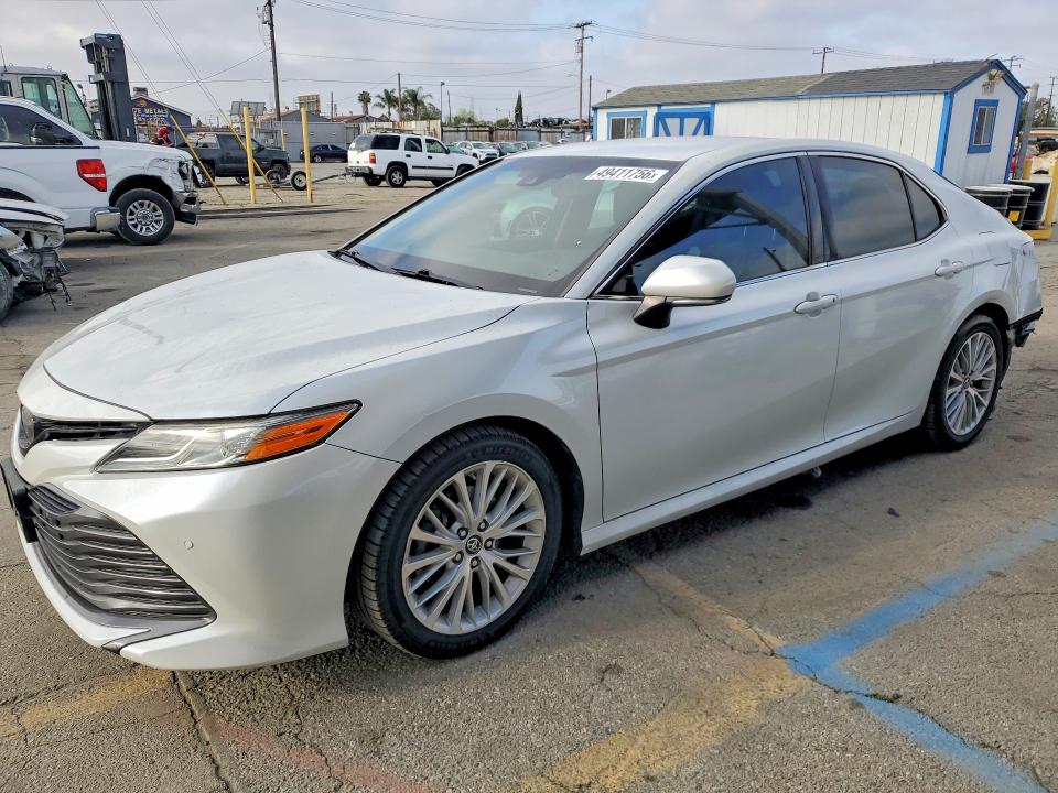 2018 TOYOTA CAMRY — VIN 4T1B11HK8JU032296