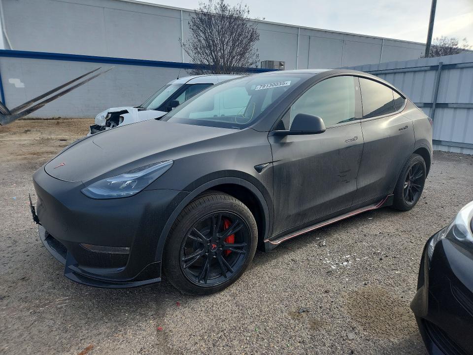 2024 TESLA MODEL Y — VIN 7SAYGDEEXRA262097