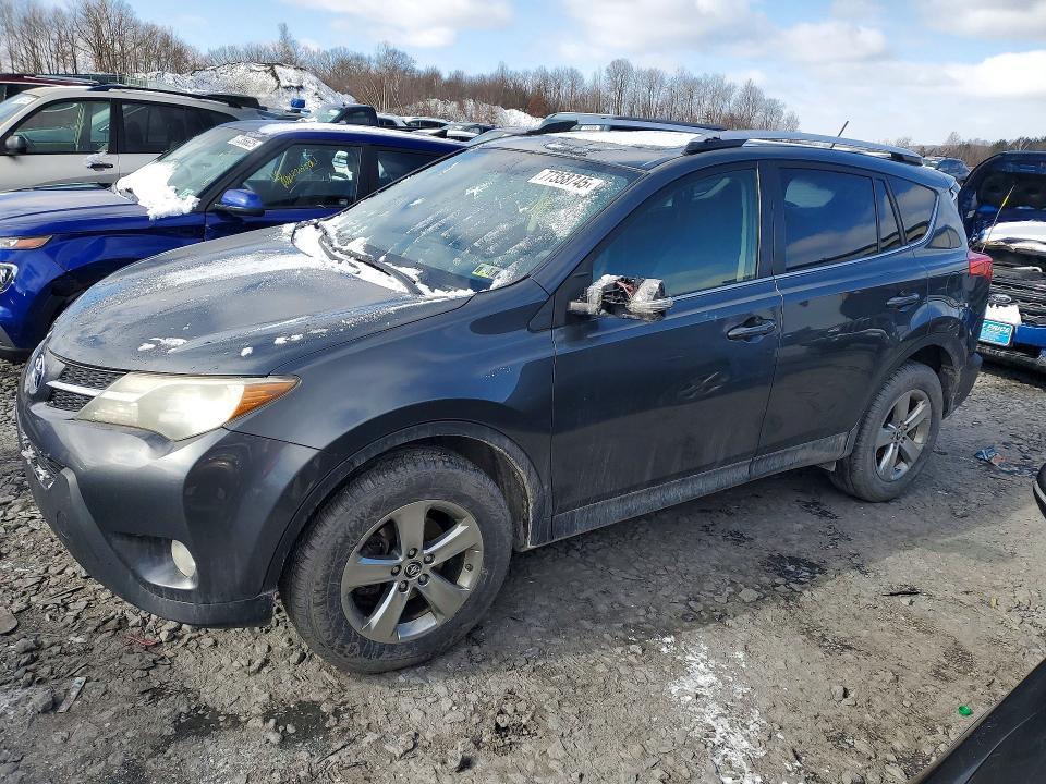 2015 TOYOTA RAV4 — VIN JTMRFREV0FD137861