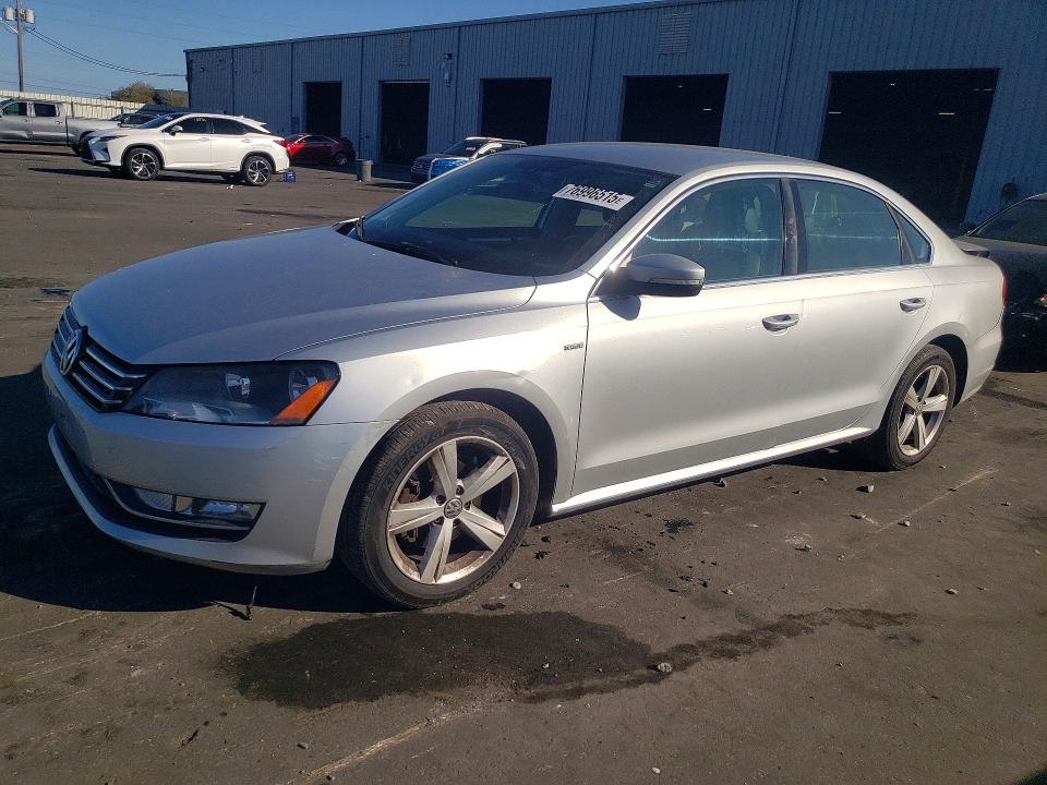 2015 VOLKSWAGEN PASSAT — VIN 1VWAT7A38FC116127