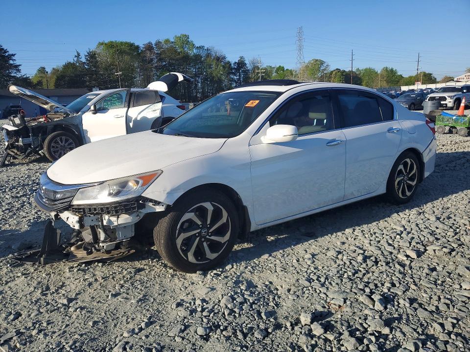 2017 HONDA ACCORD — VIN 1HGCR2F86HA043521