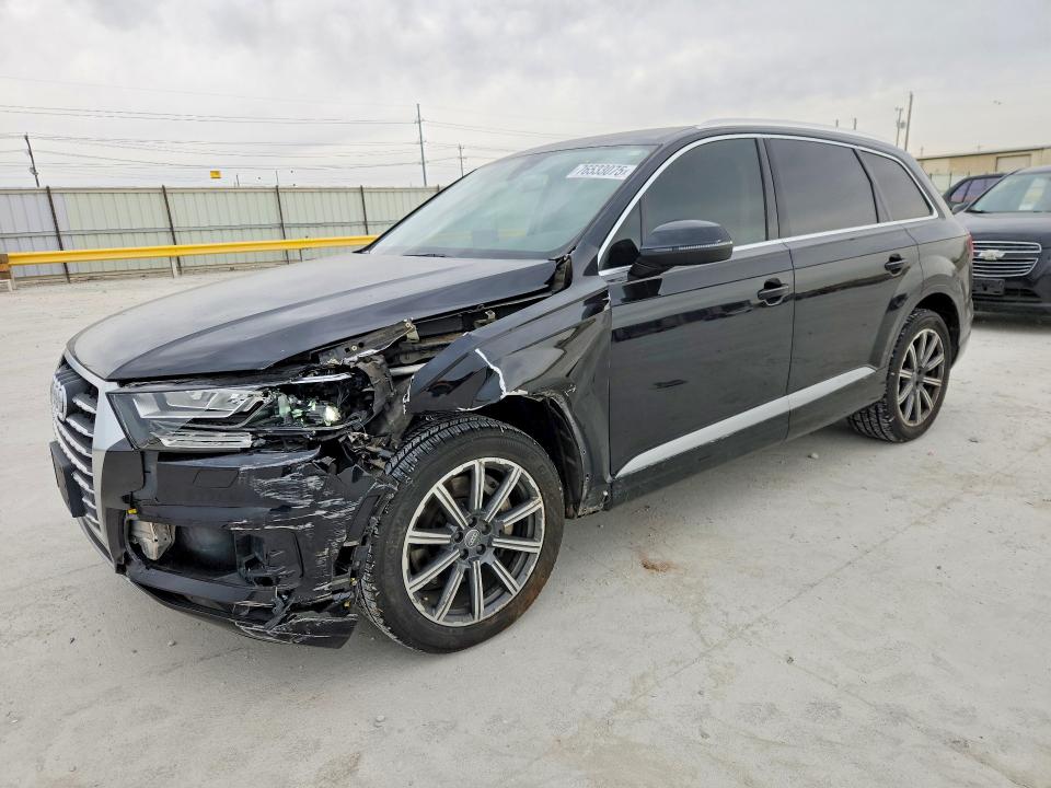 2017 AUDI Q7 — VIN WA1LAAF72HD013884