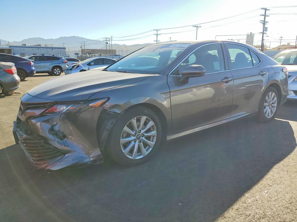 2018 TOYOTA CAMRY — VIN 4T1B11HK2JU008110