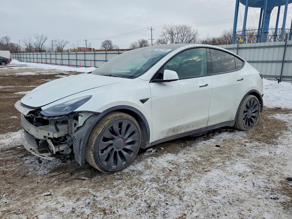 2022 TESLA MODEL Y — VIN 7SAYGDEF2NF361261