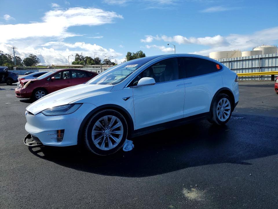 2019 TESLA MODEL X — VIN 5YJXCAE29KF189886