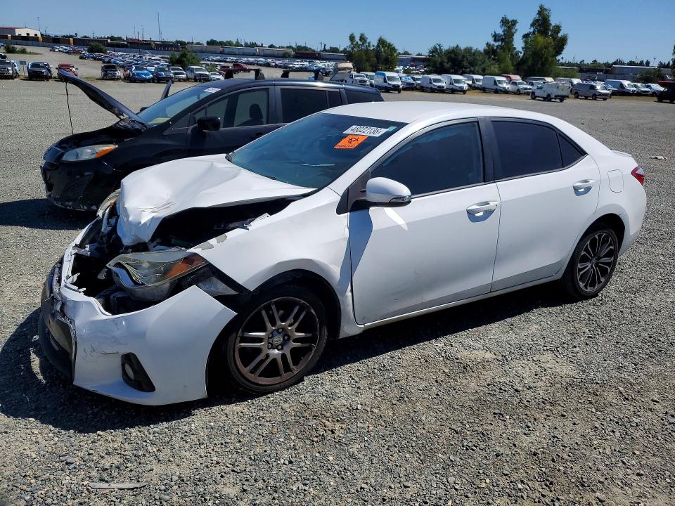 2015 TOYOTA COROLLA — VIN 5YFBURHEXFP340529