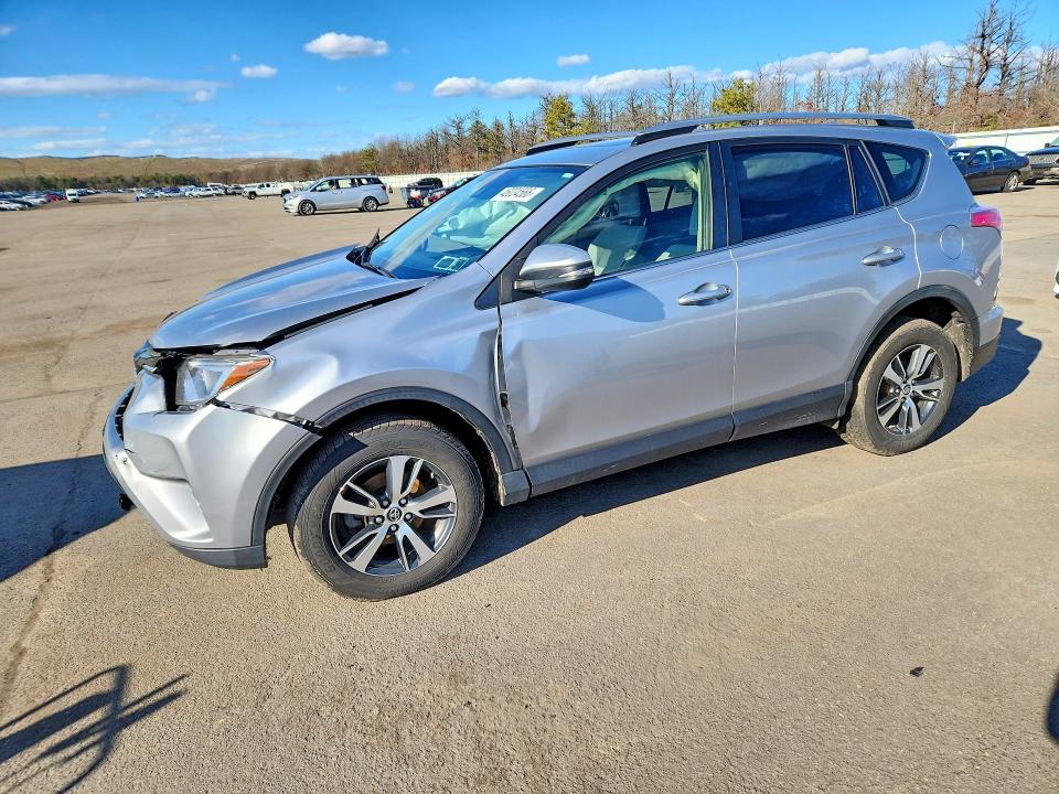 2018 TOYOTA RAV4 — VIN JTMRFREV9JD256288