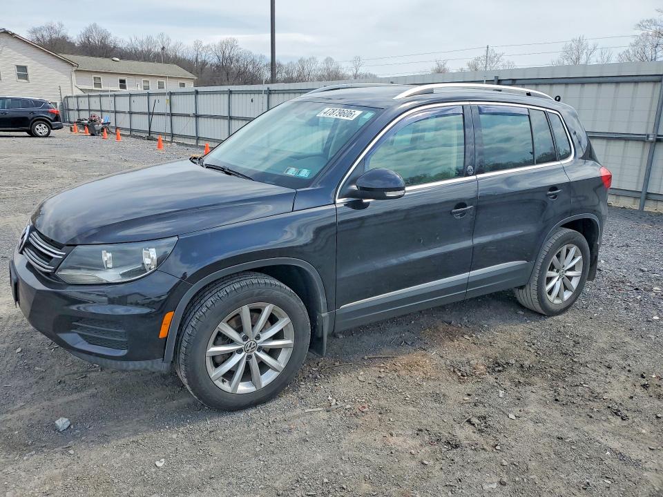 2017 VOLKSWAGEN TIGUAN — VIN WVGSV7AX2HK030076