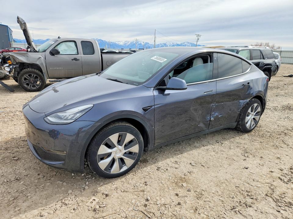 2022 TESLA MODEL Y — VIN 7SAYGDEE3NF360417