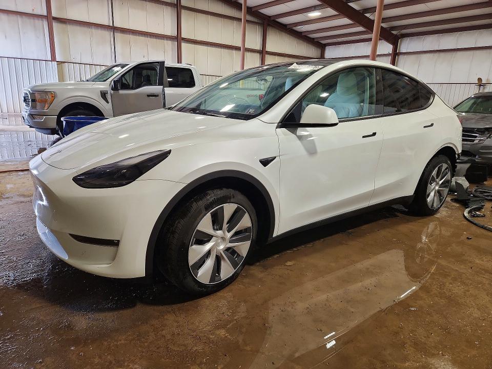 2023 TESLA MODEL Y — VIN 7SAYGAEE4PF647752