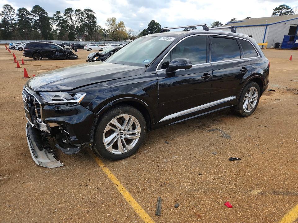 2021 AUDI Q7 — VIN WA1LXAF70MD032359