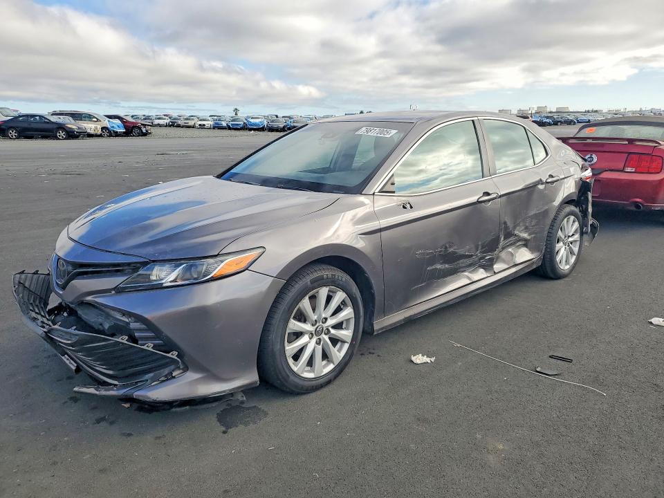 2018 TOYOTA CAMRY — VIN 4T1B11HK9JU642806