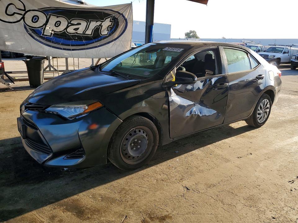 2018 TOYOTA COROLLA — VIN 2T1BURHE8JC042411