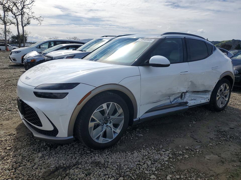 KMUKB4SA5SU028823