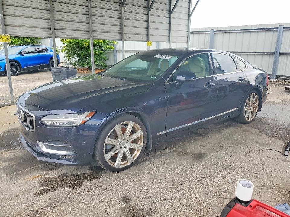 YV1A22ML8H1004957