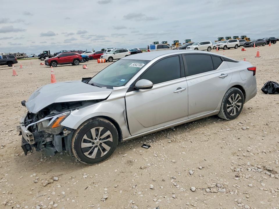 1N4BL4BV8KC219697