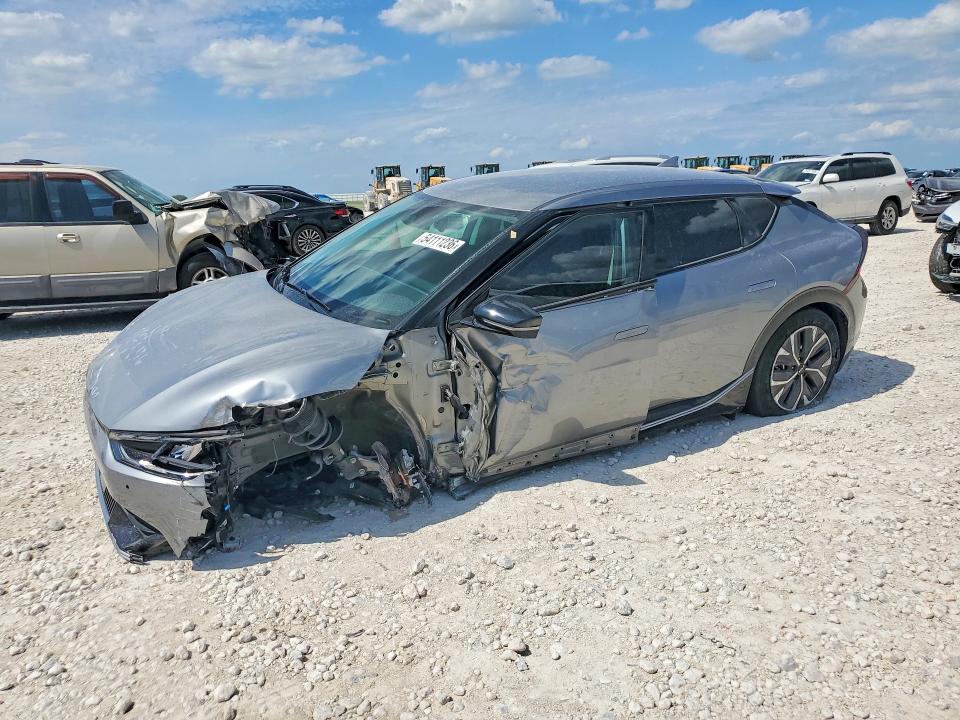 KNDC34LAXP5607696
