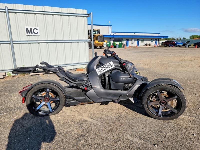 3JB2JEG28NJ001125