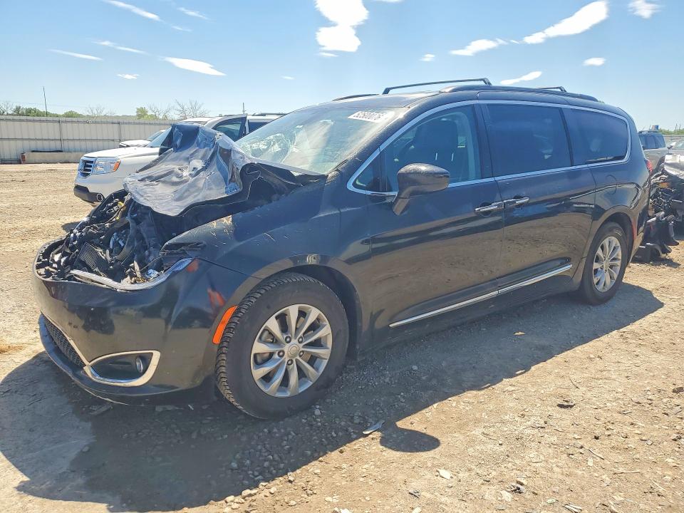 2C4RC1BG8HR526618