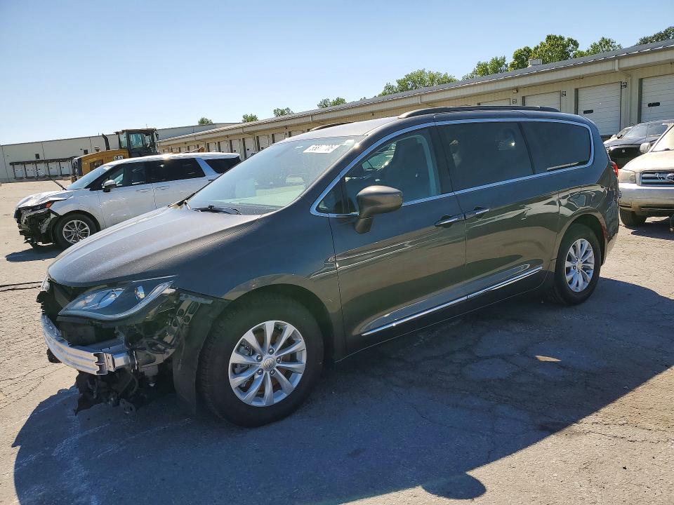 2C4RC1BG2HR526095