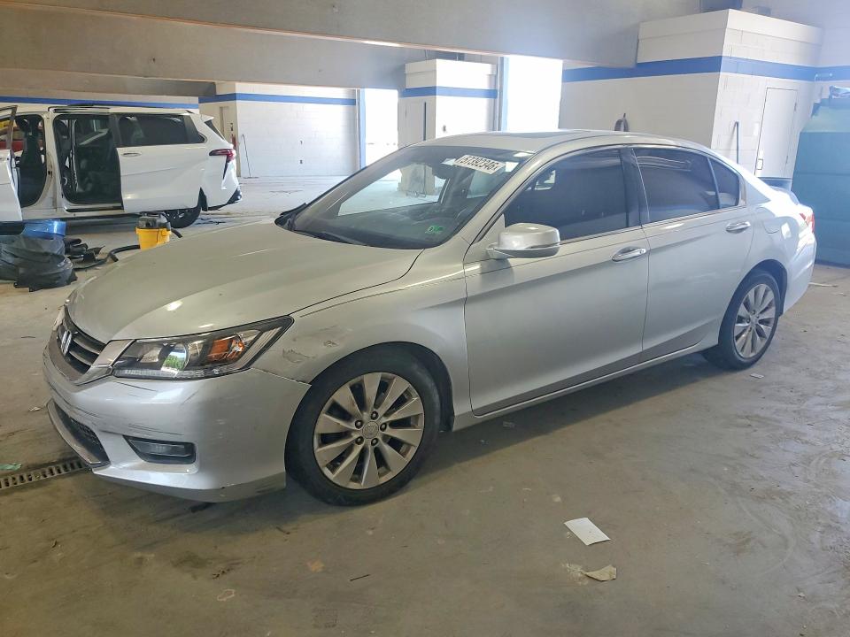 1HGCR3F8XFA017071