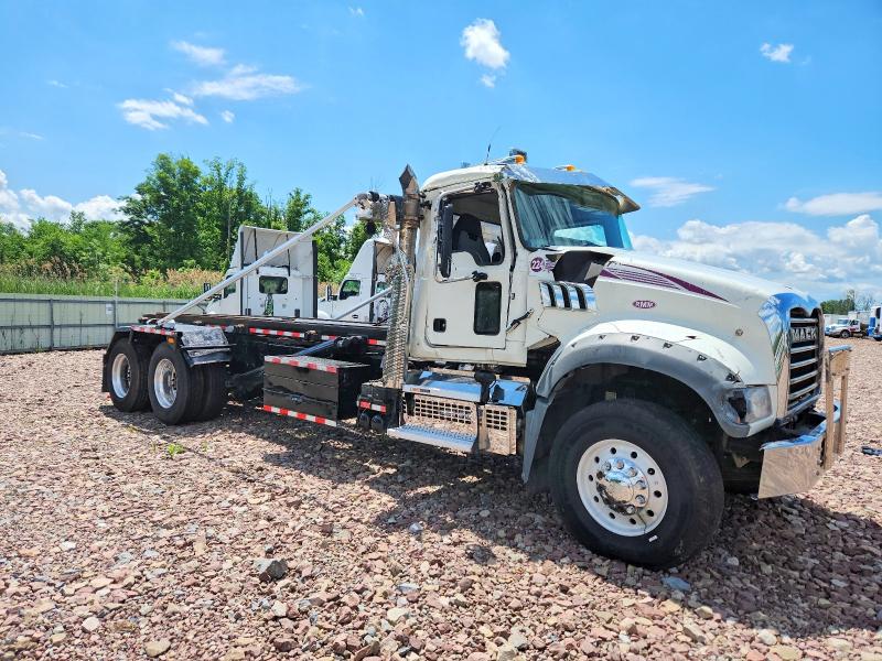 1M2GR4GC7PM027741