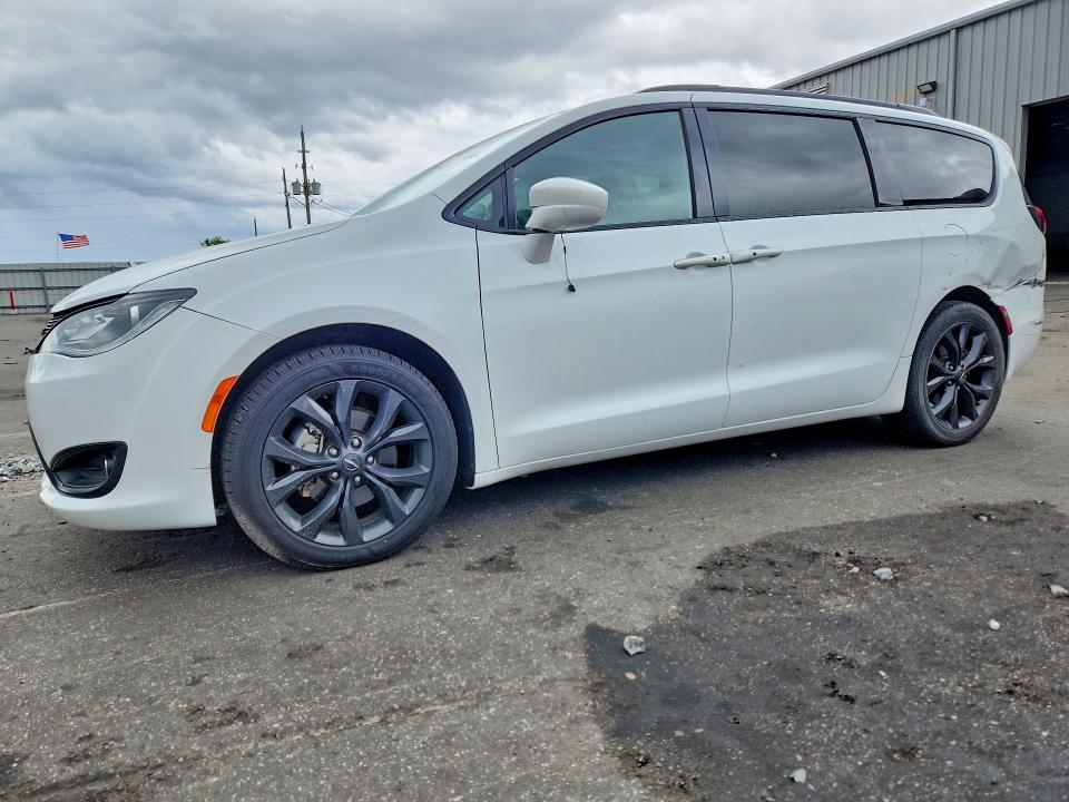 2C4RC1BG6KR574433