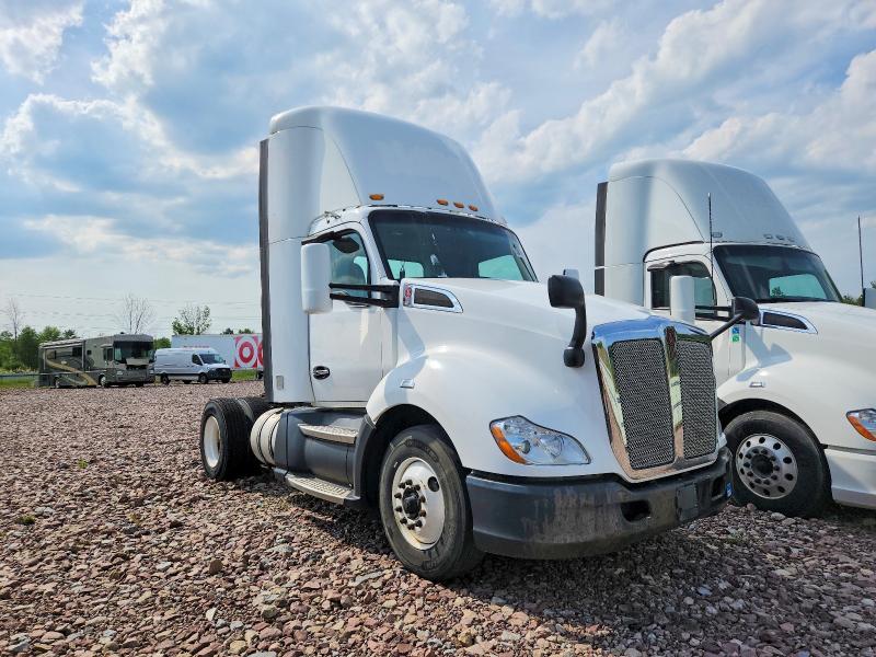 1XKYA48XXGJ496362