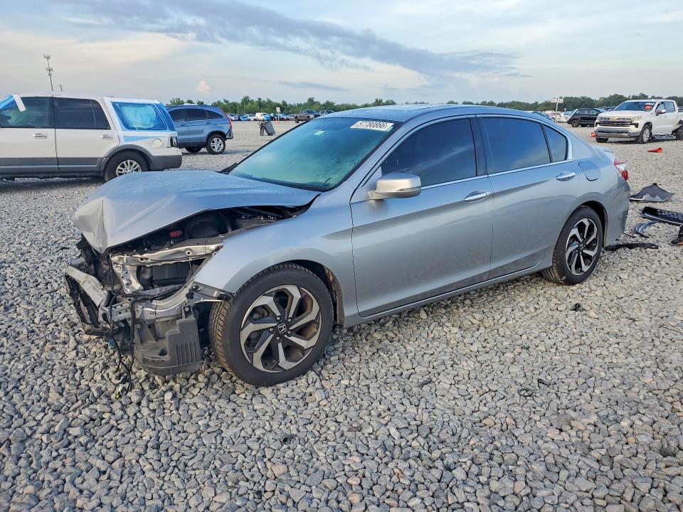 1HGCR3F83HA010045
